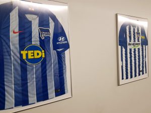 Hertha BSC Trikots im klassischen weiss blau