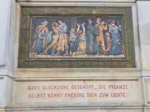 Denkmal Inschrift Luisen-Schumannstr 2